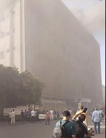 أول لقطات من حريق مبنى سنترال رمسيس في القاهرة.. تابعوا معنا أول لقطات من حريق مبنى سنترال رمسيس في القاهرة.. تابعوا معنا