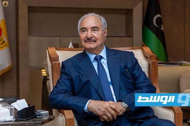 لقاء حفتر مع السفير الفرنسي لدى ليبيا مصطفى مهراج، الإثنين 7 يوليو 2025. (القيادة العامة)