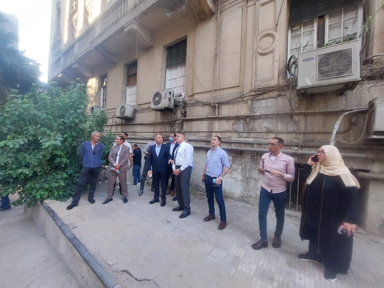 محافظ القاهرة يتابع جهود إخماد حريق في سنترال رمسيس بحي الأزبكية (صور) محافظ القاهرة يتابع جهود إخماد حريق في سنترال رمسيس بحي الأزبكية (صور)