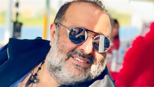 توجهوا بالدعاء لـ سامح عبدالعزيز.. أدخل المستشفى بسبب آلام في الظهر ويعاني الآن من فيروس في الدم.