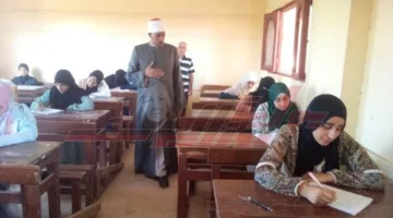 مدير منطقة كفر الشيخ الأزهرية يراجع امتحان البلاغة لطلاب المرحلة الثانوية