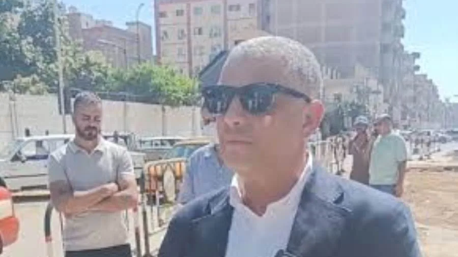 محافظ الإسماعيلية يراقب الجهود المبذولة للتعامل مع آثار كسر خط المياه في حي ثالث محافظ الإسماعيلية يراقب الجهود المبذولة للتعامل مع آثار كسر خط المياه في حي ثالث
