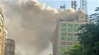 رجال الحماية المدنية يعلنون انتهاء السيطرة على حريق سنترال رمسيس وبدء إجراءات التبريد