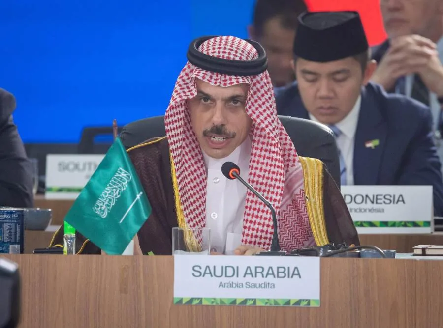 بن فرحان: الهجمات الإسرائيلية على المرافق الصحية واستهداف المدنيين في غزة تعد خرقًا واضحًا للقانون الدولي الإنساني. بن فرحان: الهجمات الإسرائيلية على المرافق الصحية واستهداف المدنيين في غزة تعد خرقًا واضحًا للقانون الدولي الإنساني.