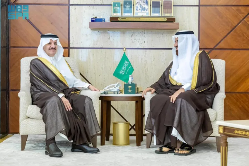أمير المنطقة الشرقية يستعرض أنشطة فرع وزارة الشؤون الإسلامية خلال موسم الحج 1446 أمير المنطقة الشرقية يستعرض أنشطة فرع وزارة الشؤون الإسلامية خلال موسم الحج 1446