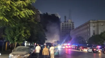 عاجل.. تجدد النيران وظهور ألسنة اللهب في سنترال رمسيس (صور)
