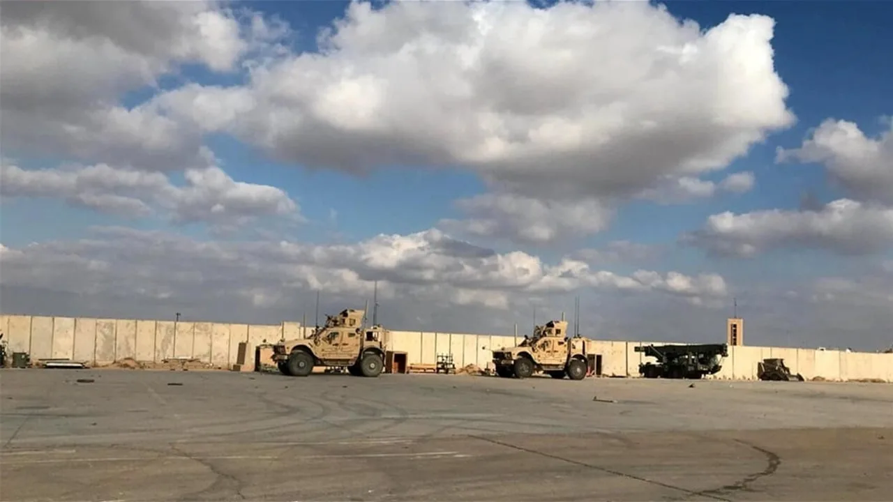 مصدر يكشف نية التحالف الدولي الانسحاب من قاعدة عين الأسد مصدر يكشف نية التحالف الدولي الانسحاب من قاعدة عين الأسد