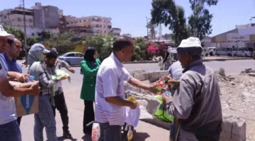 احتفاء بعمال النظافة في دمياط وتوزيع حقائب غذائية عليهم