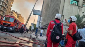 الهلال الأحمر يرسل فرق الطوارئ لمواجهة حريق في سنترال القاهرة