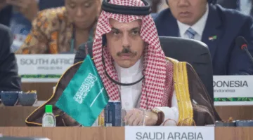 بالنيابة عن سمو ولي العهد، وزير الخارجية يشارك في جلسة البيئة خلال مؤتمر الأطراف لتغيّر المناخ في قمة بريكس 2025.