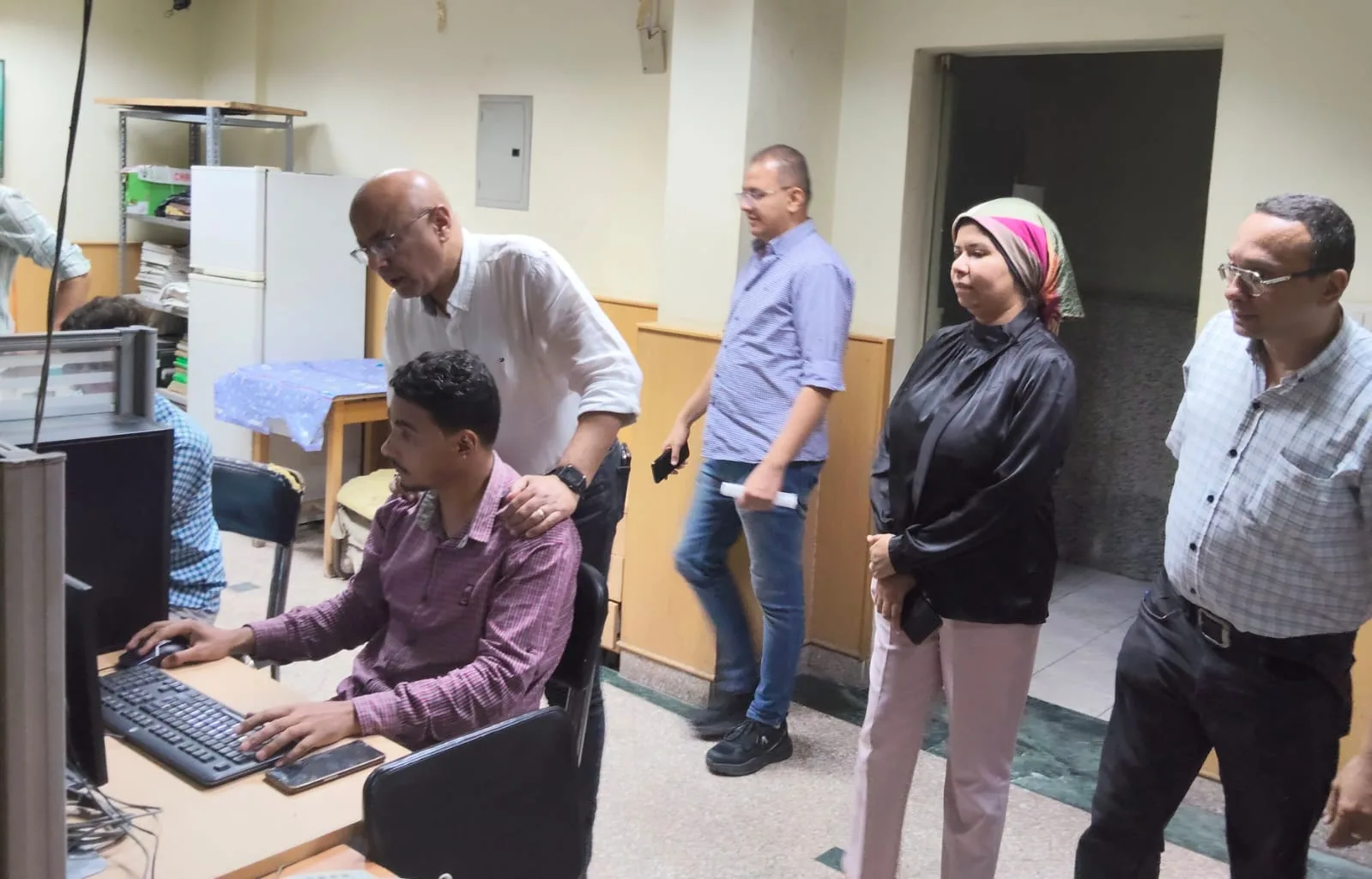 صحة قنا تراقب تقدم العمل في غرفة الطوارئ بعد تأثير انقطاع خطوط الاتصالات صحة قنا تراقب تقدم العمل في غرفة الطوارئ بعد تأثير انقطاع خطوط الاتصالات