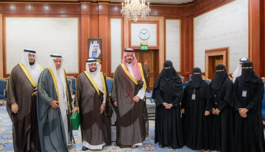 أمير المدينة يثني على جهود تحسين التعليم أمير المدينة يثني على جهود تحسين التعليم