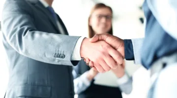 مصر تزيد قيمة وثيقة التأمين للمواطنين في الخارج.. كيف يمكنك التسجيل فيها؟