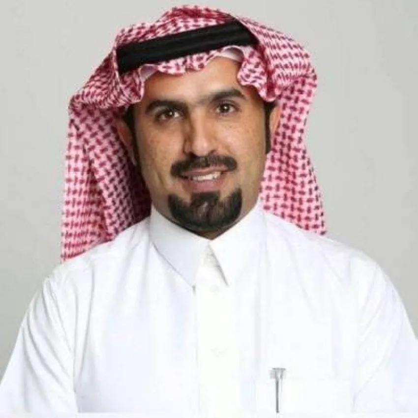 الناهي: أستاذ في أرقى الجامعات يستخدم سيارة الأجرة للتنقل