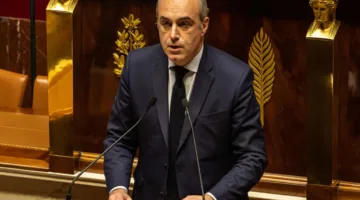 ما هي المعلومات المتاحة عن النائب أوليفيه مارليكس الذي انتحر في منزله؟