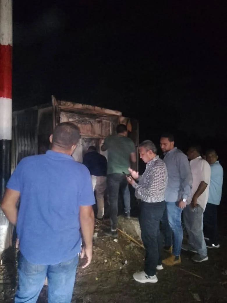 إخماد حريق في محول كهربائي على طريق الزنكلون بالشرقية