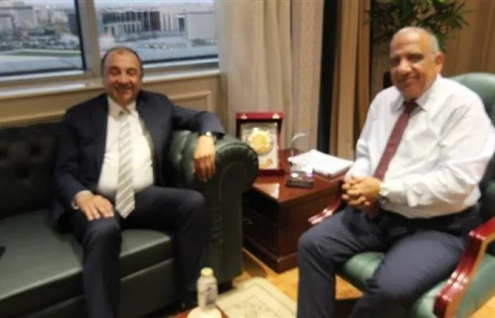 وزيرا الكهرباء والقطاع العام يناقشان التعاون في تعزيز كفاءة الطاقة وتقليل المصروفات التشغيلية