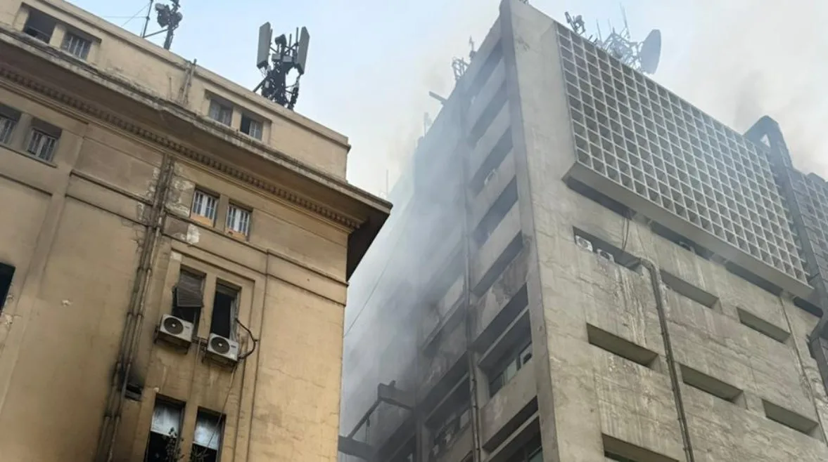 حادث حريق في سنترال رمسيس: 4 ضحايا و25 مصاباً نقلوا للمستشفيات واحتراق 4 طوابق بالكامل