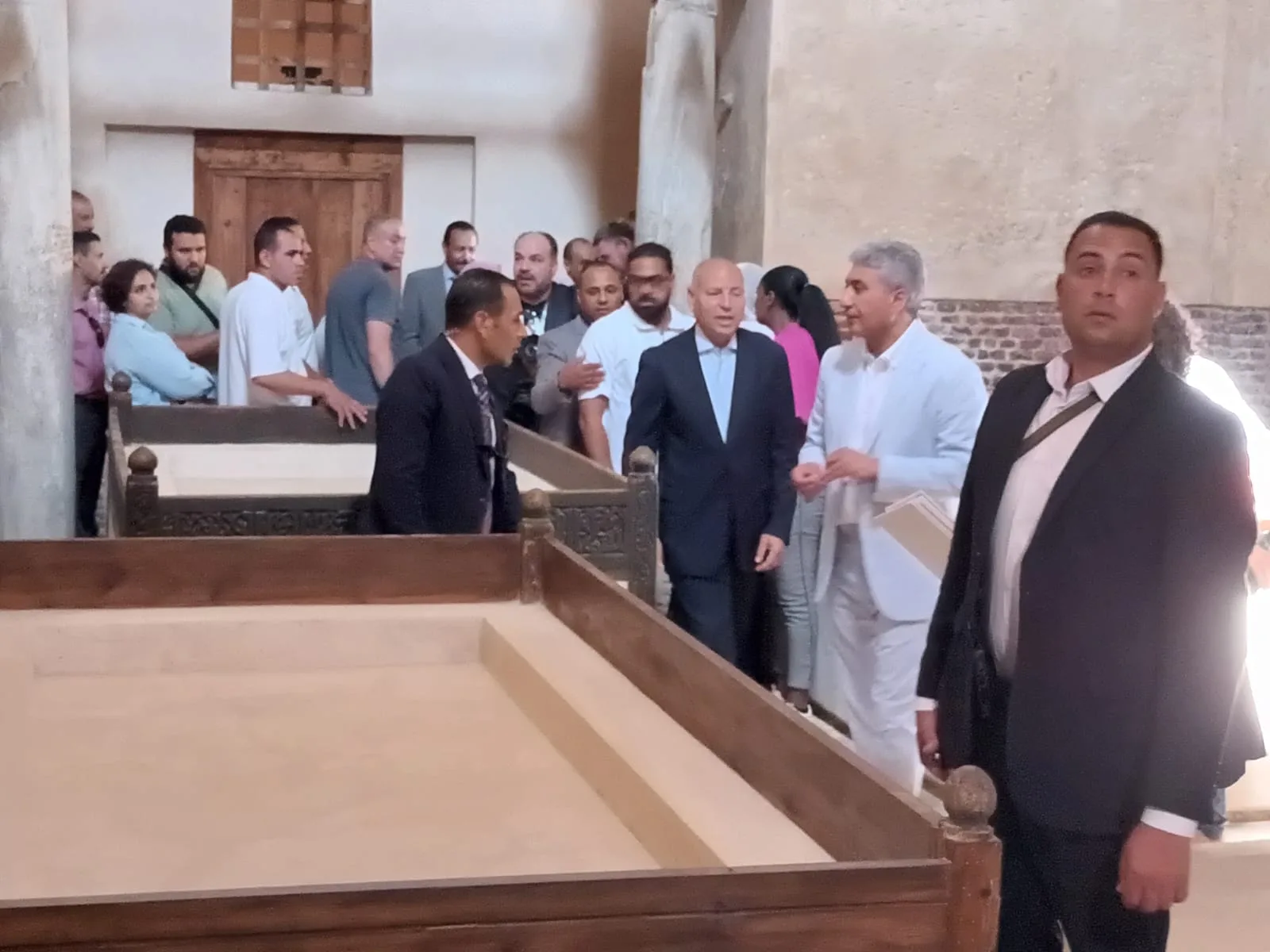 وزير السياحة والآثار يستعرض فيلمًا توثيقيًا حول تطورات قبة يحيى الشبيهي.. صور