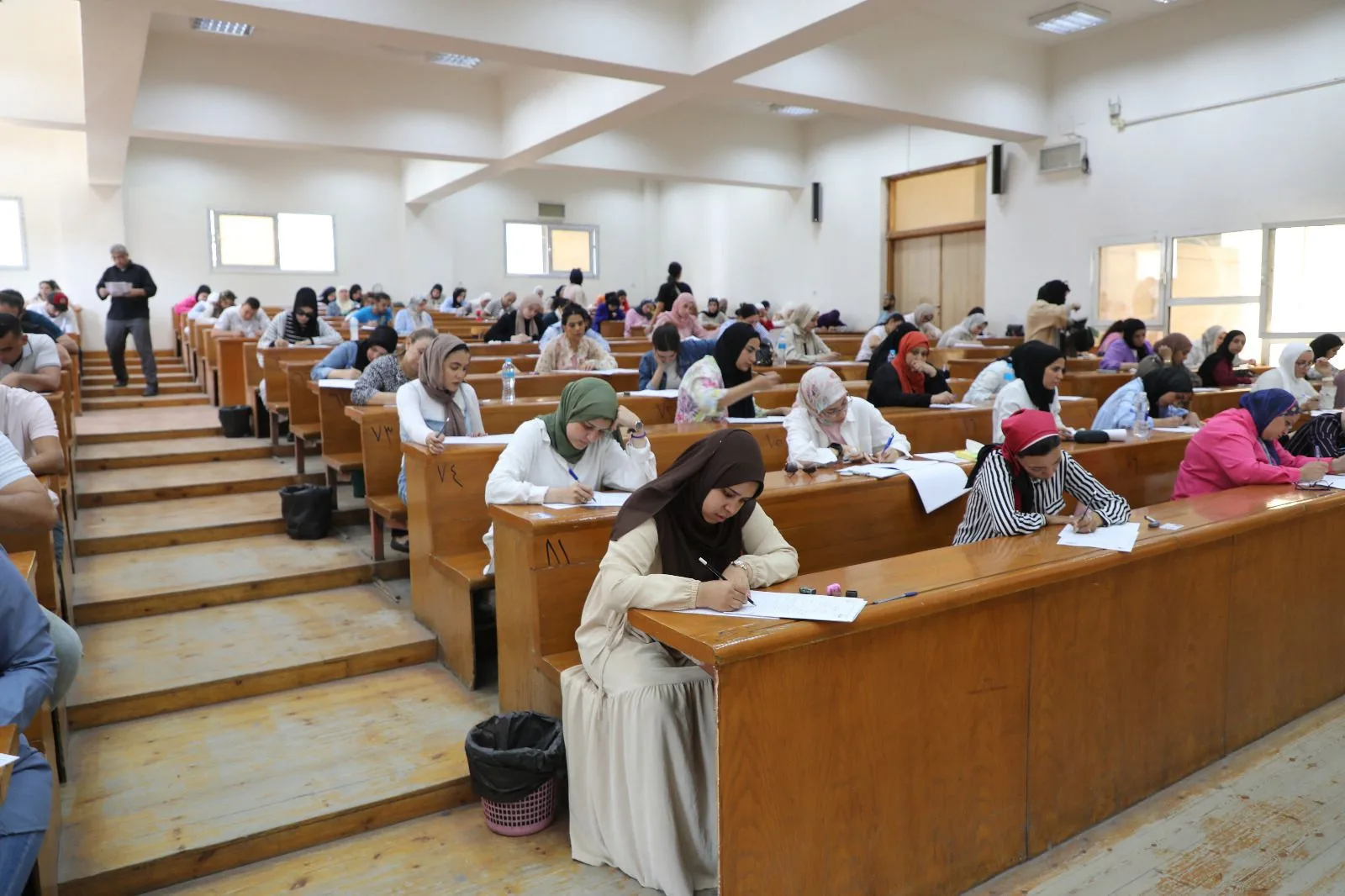 بدء اختبارات التعليم الهجين في جامعة القاهرة بمشاركة 30 ألف طالب وطالبة بدء اختبارات التعليم الهجين في جامعة القاهرة بمشاركة 30 ألف طالب وطالبة