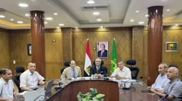 مدير التربية والتعليم في القليوبية يراقب تقدم امتحانات الثانوية العامة من غرفة العمليات الرئيسية.