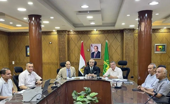 مدير التربية والتعليم في القليوبية يراقب تقدم امتحانات الثانوية العامة من غرفة العمليات الرئيسية. مدير التربية والتعليم في القليوبية يراقب تقدم امتحانات الثانوية العامة من غرفة العمليات الرئيسية.