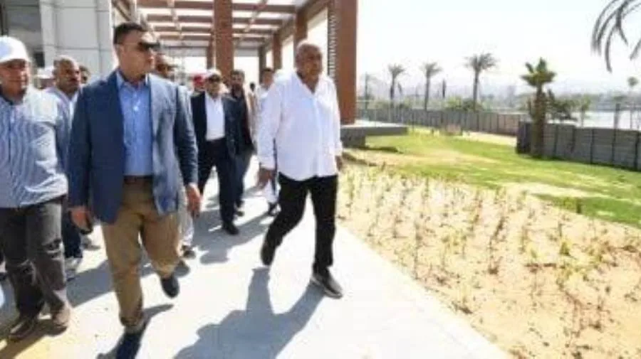 وزير الإسكان يقوم بجولة تفقدية في المنطقة الاستثمارية ومشروع الأرينا بحدائق “تلال الفسطاط”