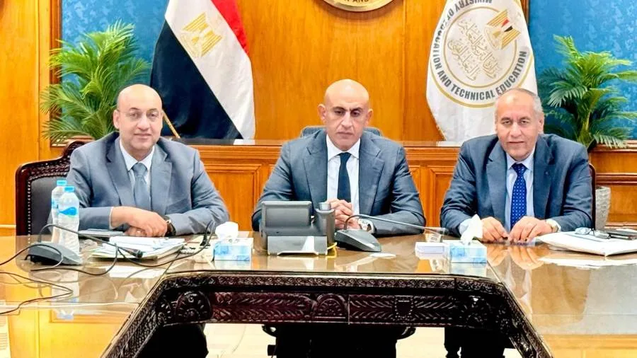 الوزير التعليم يطلب تعزيز مراقبة كاميرات المراقبة وتنظيم توزيع كتيبات المفاهيم تحضيرًا لامتحانات الخميس المقبل. الوزير التعليم يطلب تعزيز مراقبة كاميرات المراقبة وتنظيم توزيع كتيبات المفاهيم تحضيرًا لامتحانات الخميس المقبل.