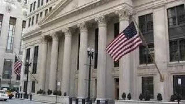الفيدرالي الأمريكي يترك الباب مفتوحًا لاحتمالية العودة إلى معدلات فائدة صفرية في المستقبل الفيدرالي الأمريكي يترك الباب مفتوحًا لاحتمالية العودة إلى معدلات فائدة صفرية في المستقبل