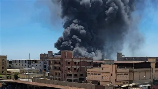 نيران ضخمة تندلع في مصنع داخل المنطقة الصناعية بدمياط الجديدة نيران ضخمة تندلع في مصنع داخل المنطقة الصناعية بدمياط الجديدة
