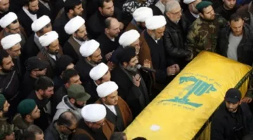 الجيش الإسرائيلي يدعي تنفيذ غارات أسفرت عن مقتل قائد وعناصر من “حزب الله” في منطقتي صور وبنت جبيل بجنوب لبنان.
