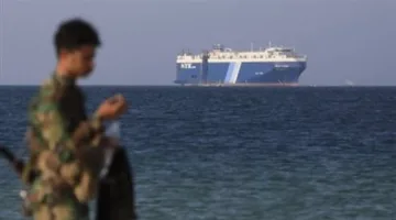 تطورات بحرية خطيرة: مقتل شخصين في هجوم حوثي على سفينة في البحر الأحمر