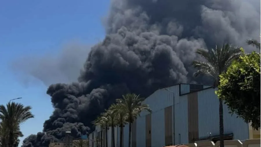 نيران ضخمة تلتهم مصنعًا للإسفنج في دمياط و20 سيارة إطفاء تتدخل للسيطرة عليها نيران ضخمة تلتهم مصنعًا للإسفنج في دمياط و20 سيارة إطفاء تتدخل للسيطرة عليها