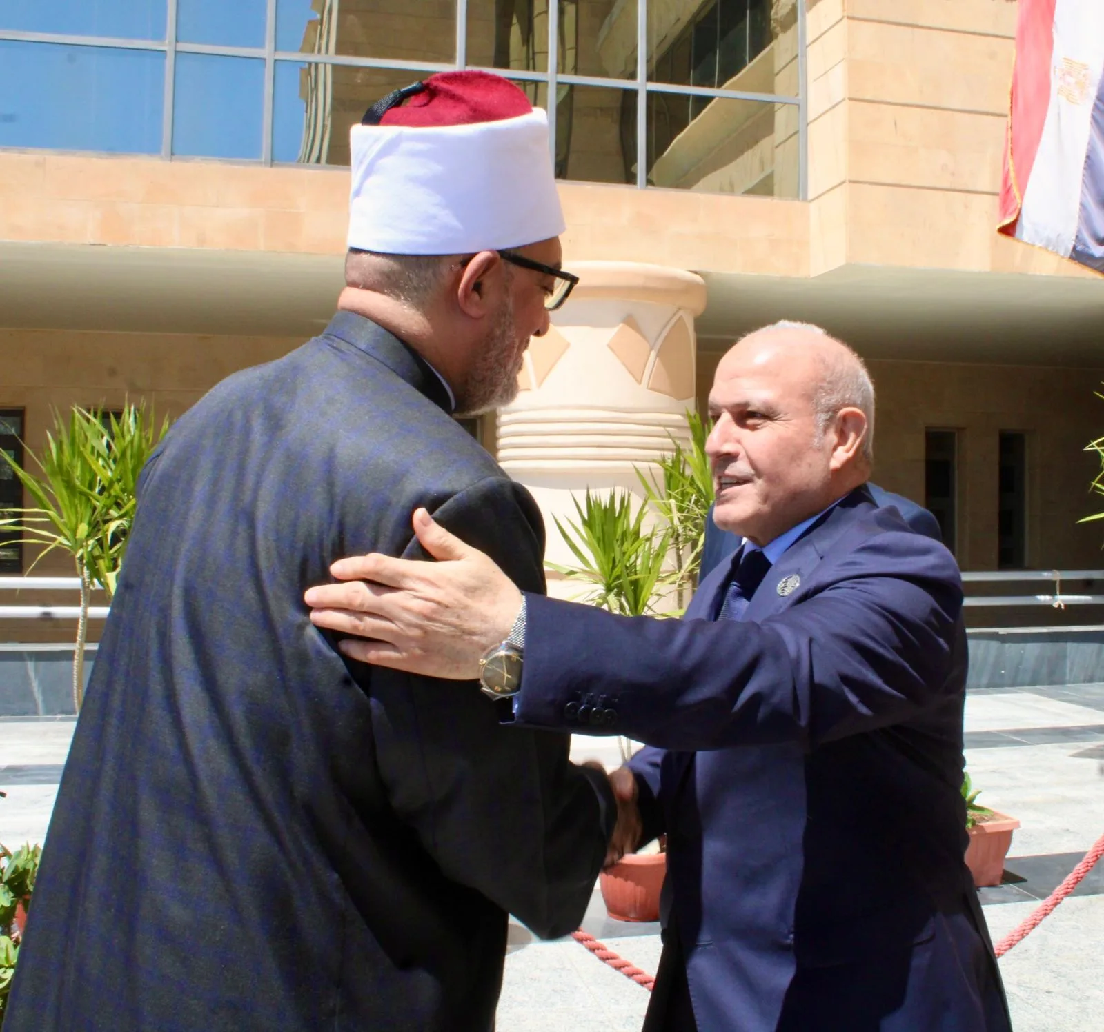 بالصور.. رئيس النيابة الإدارية يستقبل مفتي الجمهورية لأغراض محددة بالصور.. رئيس النيابة الإدارية يستقبل مفتي الجمهورية لأغراض محددة