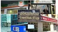 ازدحام في المصارف نتيجة توقف التحويلات الإلكترونية.. و”المركزي” يتدخل