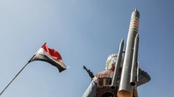 قتيلان نتيجة هجوم حوثي على ناقلة في البحر الأحمر