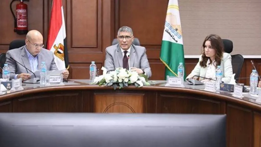 محافظ الجيزة: الانطلاق في إعداد نظام ذكي لإدارة ونقل نفايات البناء