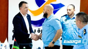 الزواوي يتولى رئاسة مركز الجمارك في المنطقة الحرة بمصراتة ويدعو إلى أهمية الالتزام في العمل.