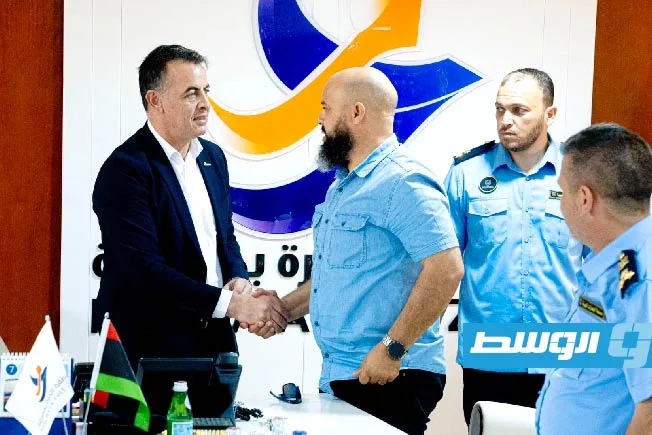 الزواوي يتولى رئاسة مركز الجمارك في المنطقة الحرة بمصراتة ويدعو إلى أهمية الالتزام في العمل. الزواوي يتولى رئاسة مركز الجمارك في المنطقة الحرة بمصراتة ويدعو إلى أهمية الالتزام في العمل.