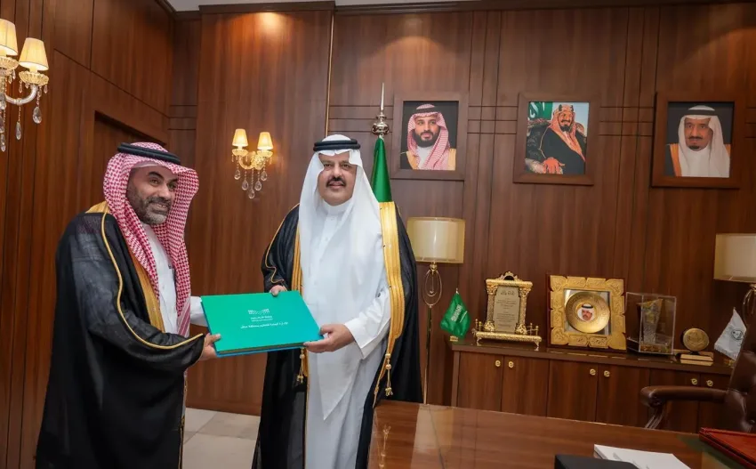 أمير حائل يستعرض التقرير الكامل لنتائج عمل الإدارة العامة للتعليم في المنطقة أمير حائل يستعرض التقرير الكامل لنتائج عمل الإدارة العامة للتعليم في المنطقة