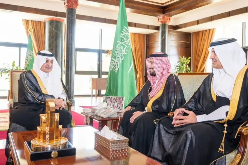 أمير تبوك يستقبل رئيس المجلس الصحي للقطاع الشمالي أمير تبوك يستقبل رئيس المجلس الصحي للقطاع الشمالي