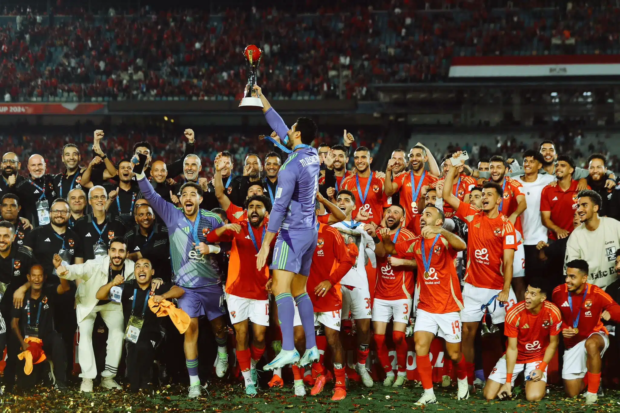 المحكمة الرياضية الدولية تفاجئ النادي الأهلي بقرار سحب لقب الدوري ومنحه لفريق بيراميدز المحكمة الرياضية الدولية تفاجئ النادي الأهلي بقرار سحب لقب الدوري ومنحه لفريق بيراميدز