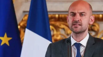 وزير الخارجية الفرنسي: سنطبق عقوبات صارمة ضد روسيا