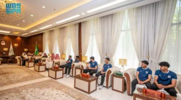 أمير حائل يلتقي برئيس مجلس إدارة نادي جبة الرياضي وأعضائه واللاعبين