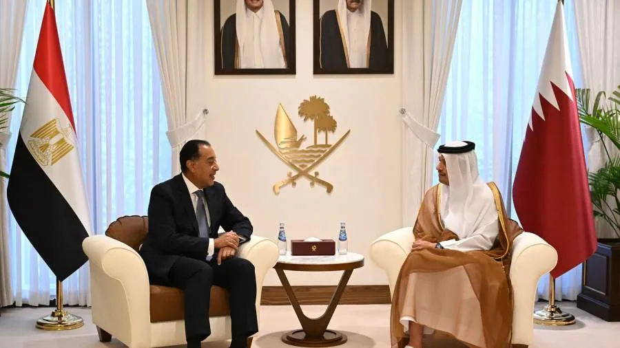 رئيس الوزراء يتناول مع نظيره القطري تعزيز الاستثمارات المشتركة. رئيس الوزراء يتناول مع نظيره القطري تعزيز الاستثمارات المشتركة.