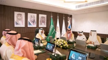 وزير الشؤون البلدية والإسكان يناقش التحديات التي تواجه القطاع البلدي مع رجال الأعمال في الأحساء