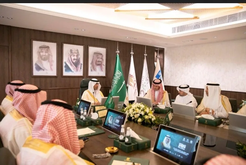 وزير الشؤون البلدية والإسكان يناقش التحديات التي تواجه القطاع البلدي مع رجال الأعمال في الأحساء