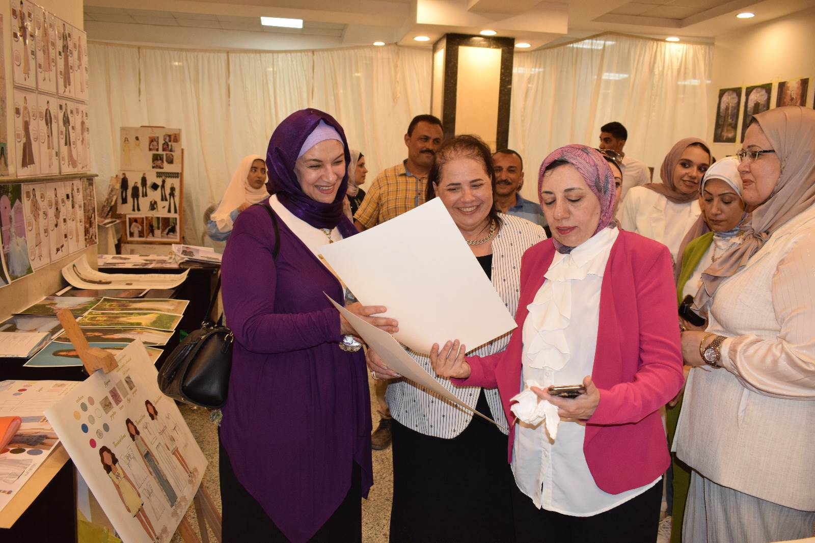 تفقد المعرض