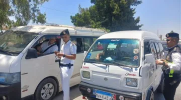 محافظ الدقهلية يشرف على حملة مشتركة للتحقق من تعاطي المخدرات ومخالفات القانون في المنصورة.