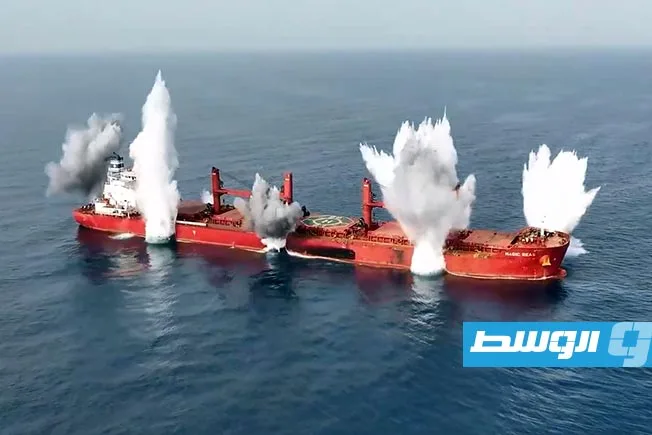 الحوثيون ينشرون لقطات لاستهداف وغرق السفينة «ماجيك سيز» (فيديو) الحوثيون ينشرون لقطات لاستهداف وغرق السفينة «ماجيك سيز» (فيديو)
